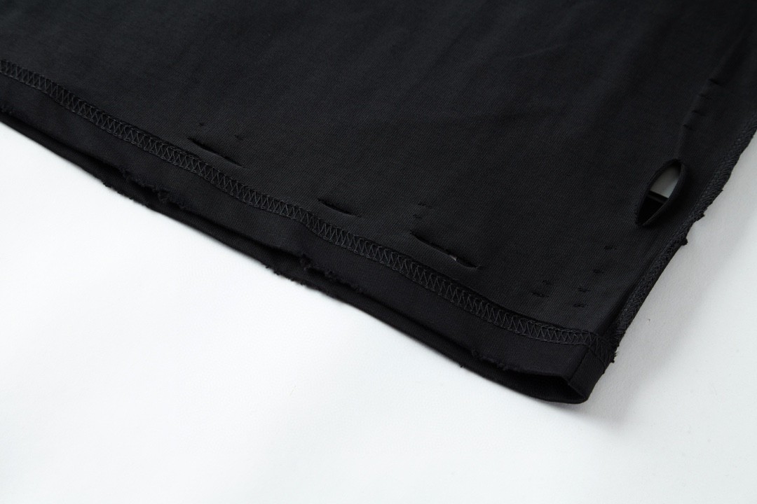 Balenciaga 巴黎世家 城堡图案印花 做旧破洞短袖 T 恤 圆领 夏季 黑色 787358TQVP71083