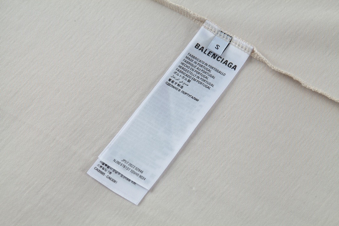 Balenciaga 巴黎世家 模糊字母logo印花 短袖 T 恤 圆领 夏季 米白色