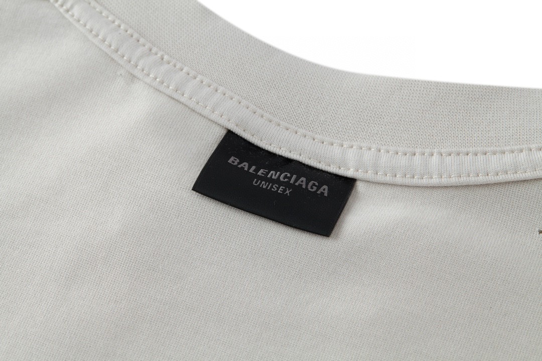 Balenciaga 巴黎世家 模糊字母logo印花 短袖 T 恤 圆领 夏季 米白色