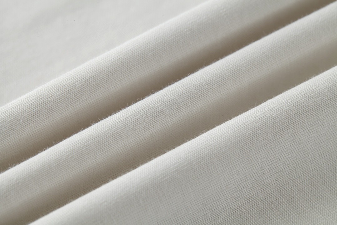 Balenciaga 巴黎世家 模糊字母logo印花 短袖 T 恤 圆领 夏季 米白色