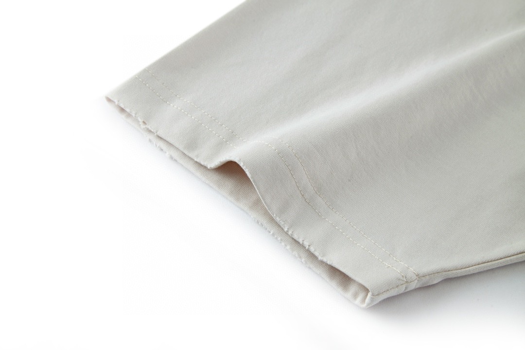 Balenciaga 巴黎世家 模糊字母logo印花 短袖 T 恤 圆领 夏季 米白色