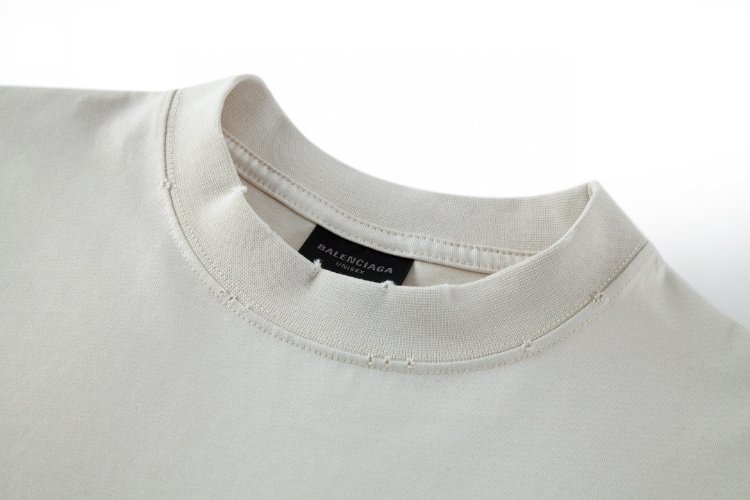 Balenciaga 巴黎世家 模糊字母logo印花 短袖 T 恤 圆领 夏季 米白色