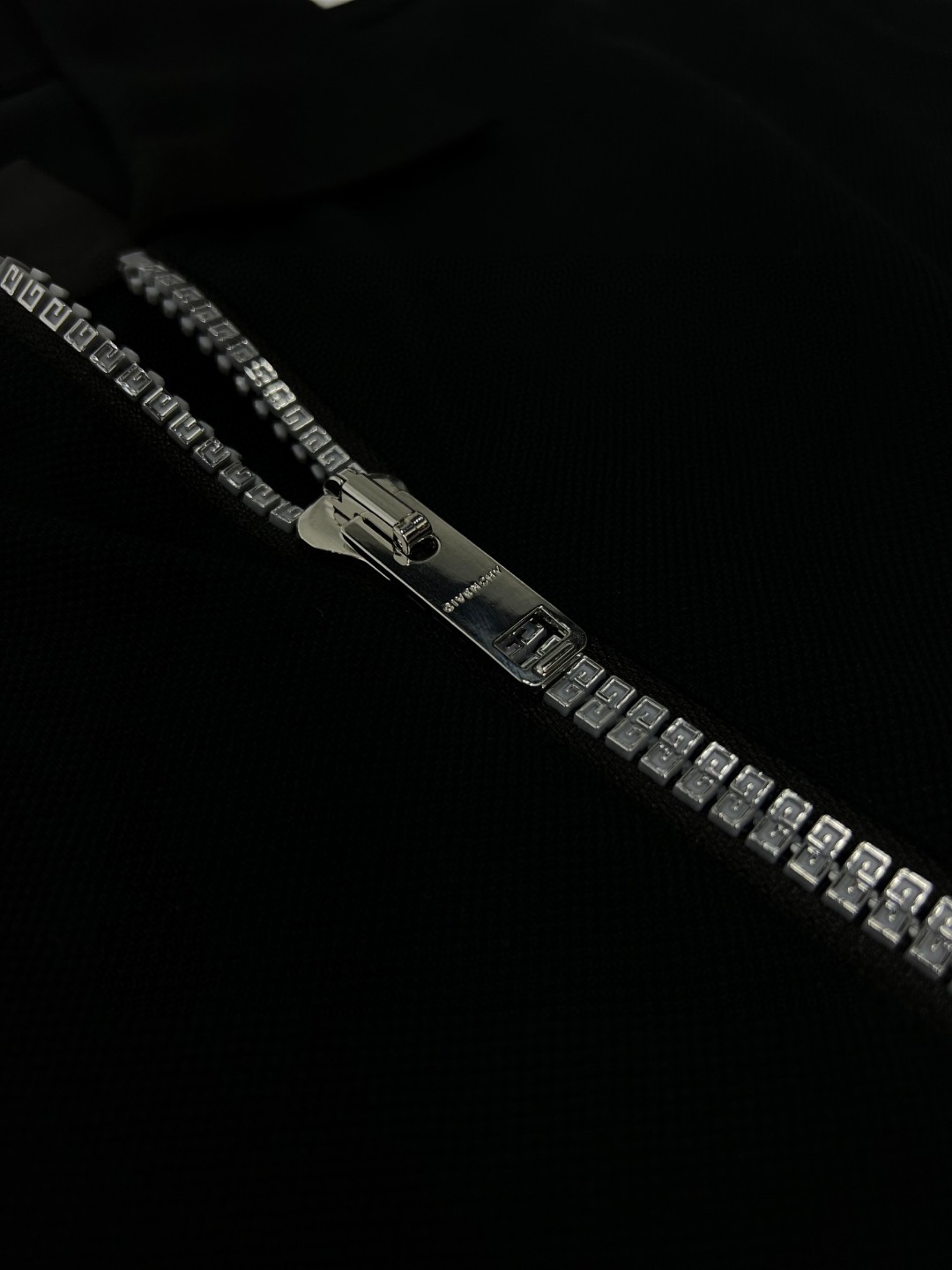 Givenchy 纪梵希 字母logo印花 半拉链Polo衫 T恤 短袖 套头 夏款 黑色 BM71D13YFP-001