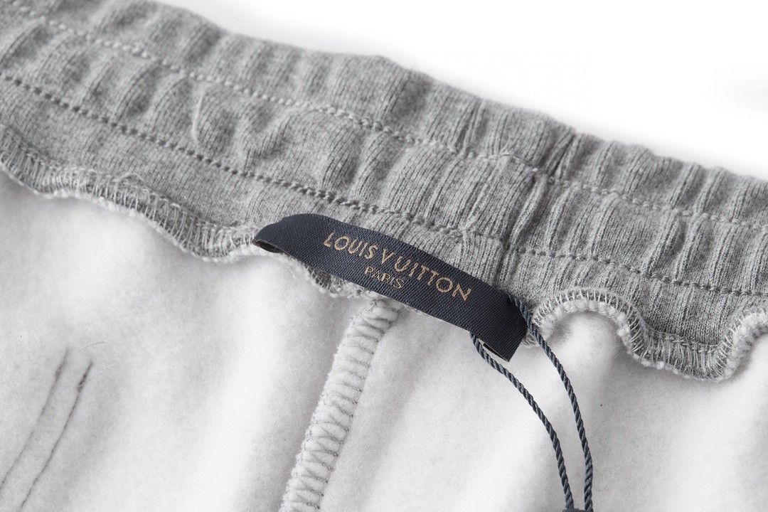 LOUIS VUITTON NIGO2 联名款 大爱心Logo字母印花 短裤 运动裤 五分裤 灰色 1A9GMT