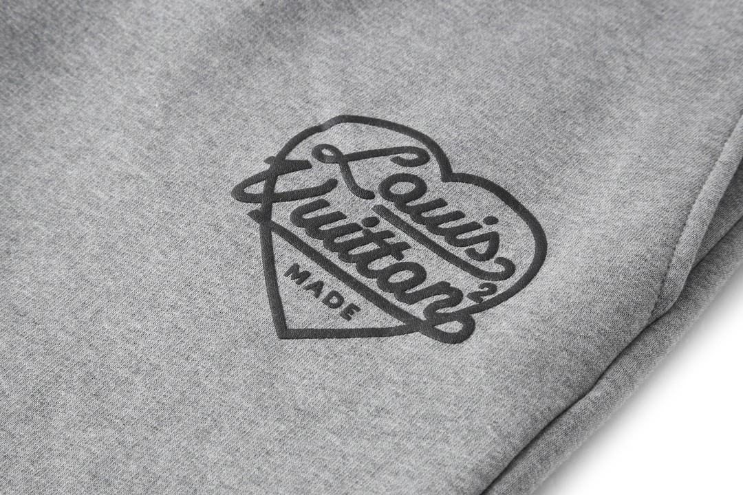 LOUIS VUITTON NIGO2 联名款 大爱心Logo字母印花 短裤 运动裤 五分裤 灰色 1A9GMT
