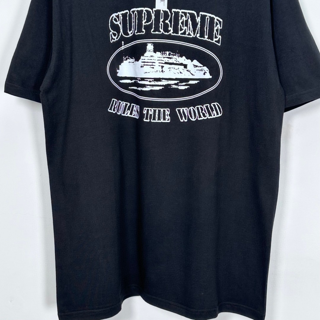 Supreme Corteiz 联名款 FW23 WEEK18RULE THE WORLD 胸前印花图案 短袖 T恤 黑色 SUP-FW23-262