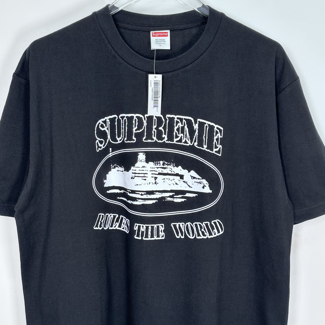 Supreme Corteiz 联名款 FW23 WEEK18RULE THE WORLD 胸前印花图案 短袖 T恤 黑色 SUP-FW23-262