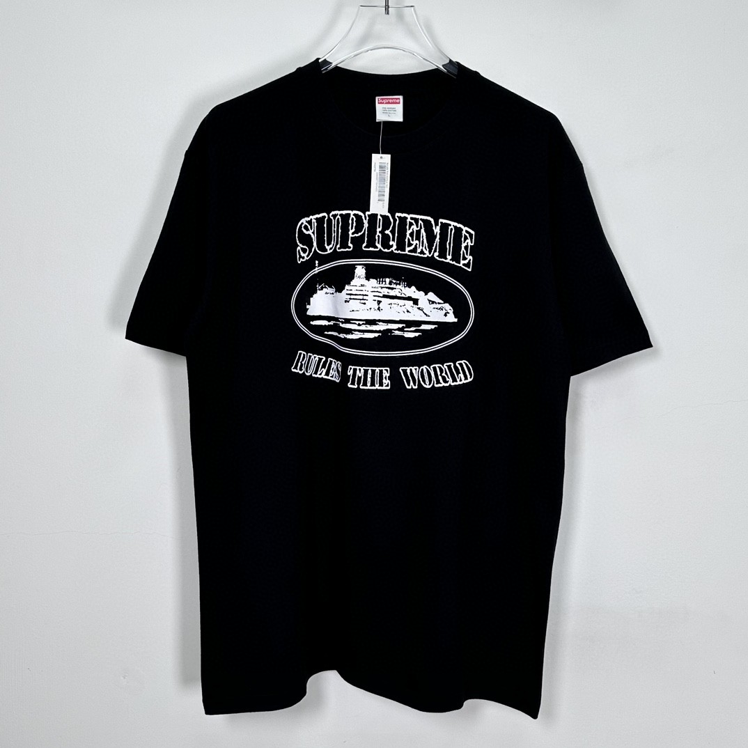 Supreme Corteiz 联名款 FW23 WEEK18RULE THE WORLD 胸前印花图案 短袖 T恤 黑色 SUP-FW23-262