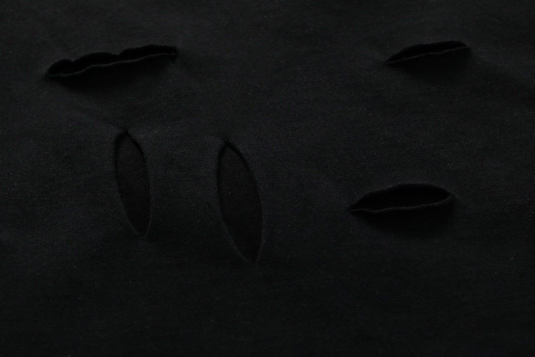 Givenchy 纪梵希 破洞假两件字母logo印花 T恤 短袖 套头 夏款 黑色 BM71G13Y9W-011