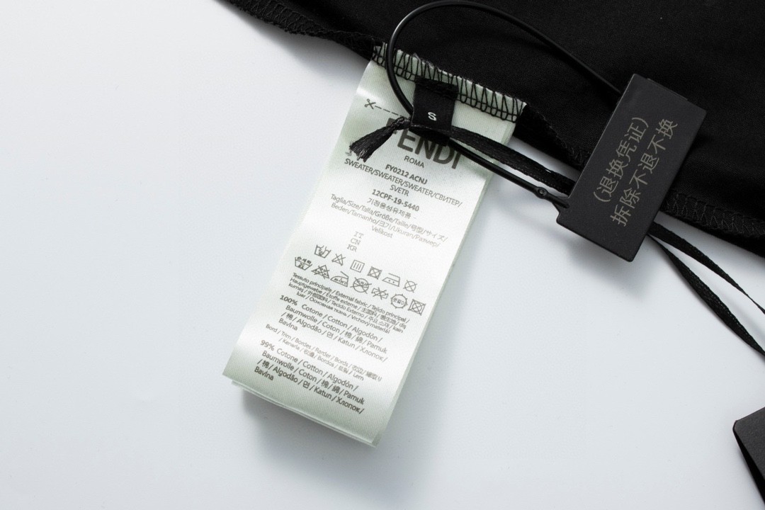 FENDI 芬迪 Roma 胶囊系列 Logo字母微标刺绣 圆领 T 恤 短袖 上衣 夏款 黑色 FAF674AM0VF0GME