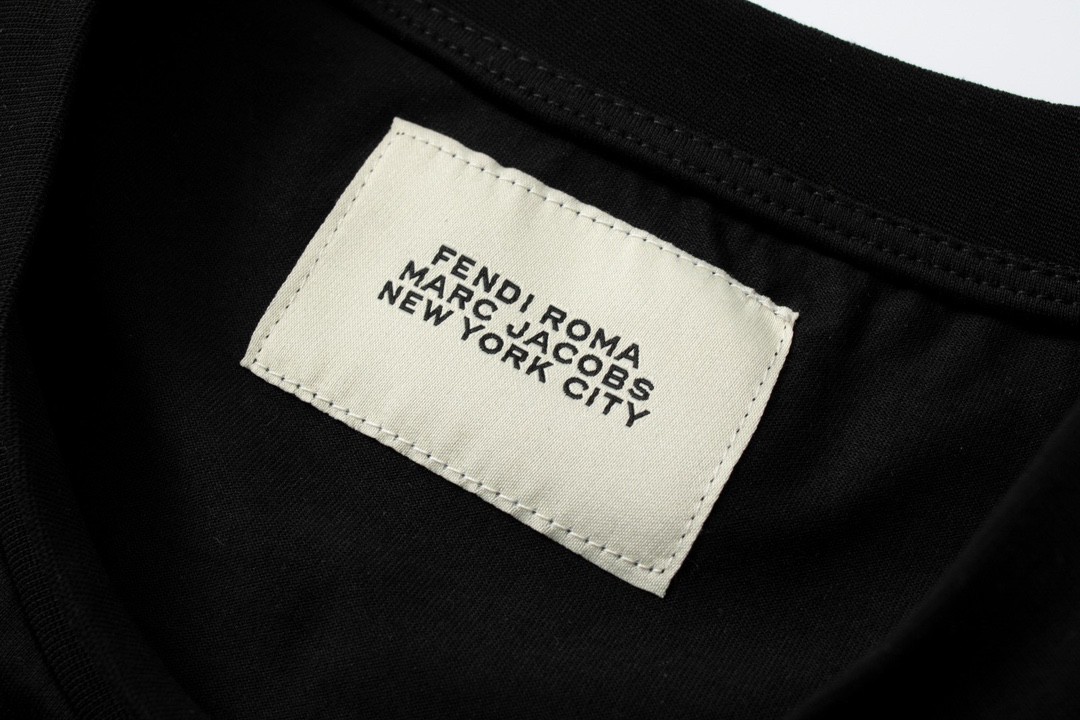 FENDI 芬迪 Roma 胶囊系列 Logo字母微标刺绣 圆领 T 恤 短袖 上衣 夏款 黑色 FAF674AM0VF0GME