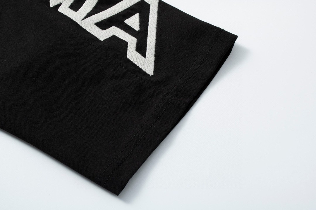 FENDI 芬迪 Roma 胶囊系列 Logo字母微标刺绣 圆领 T 恤 短袖 上衣 夏款 黑色 FAF674AM0VF0GME