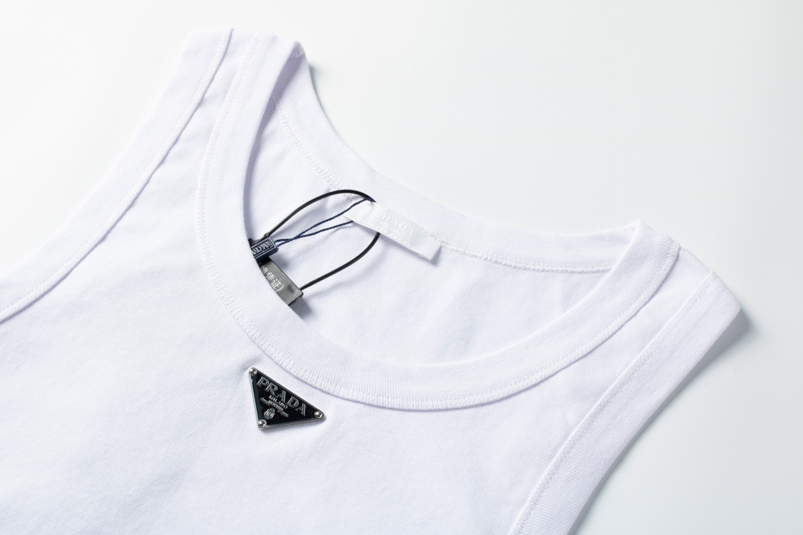 PRADA 普拉达 纯色徽标背心 短袖 夏款 白色