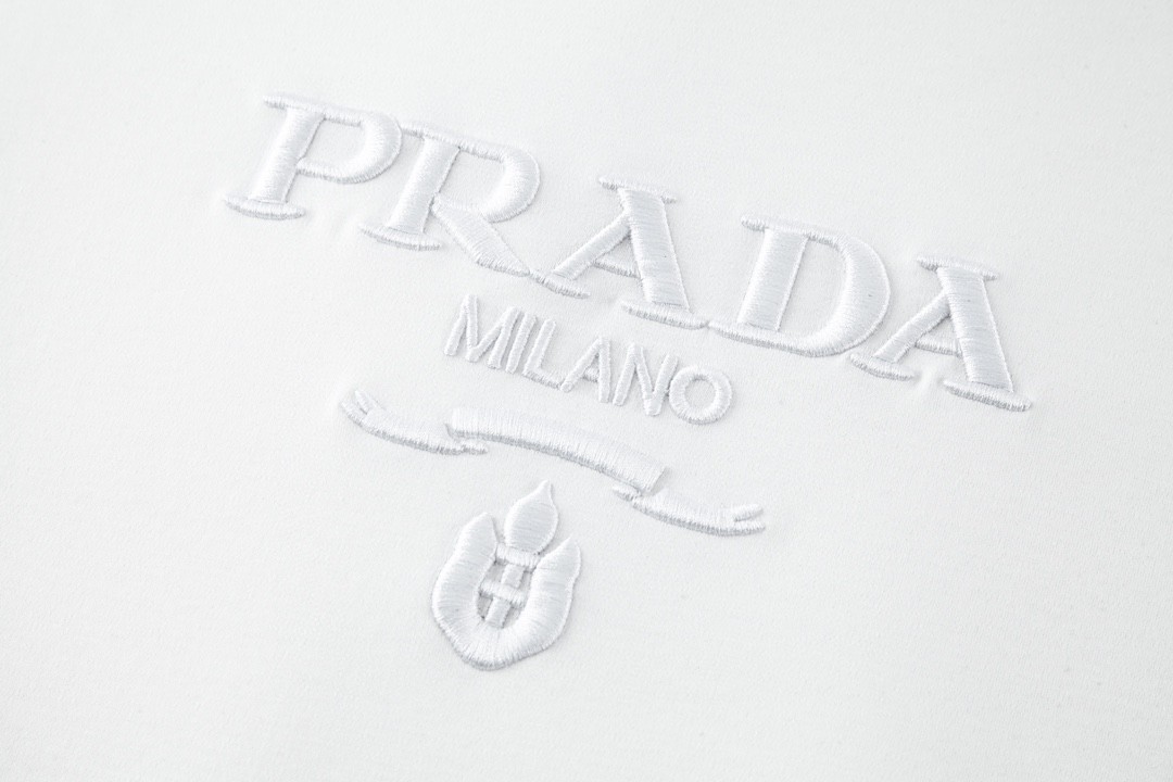 PRADA 普拉达 纯色刺绣字母logo 圆领 短袖 T恤 白色 UJN815S2211052-F0009