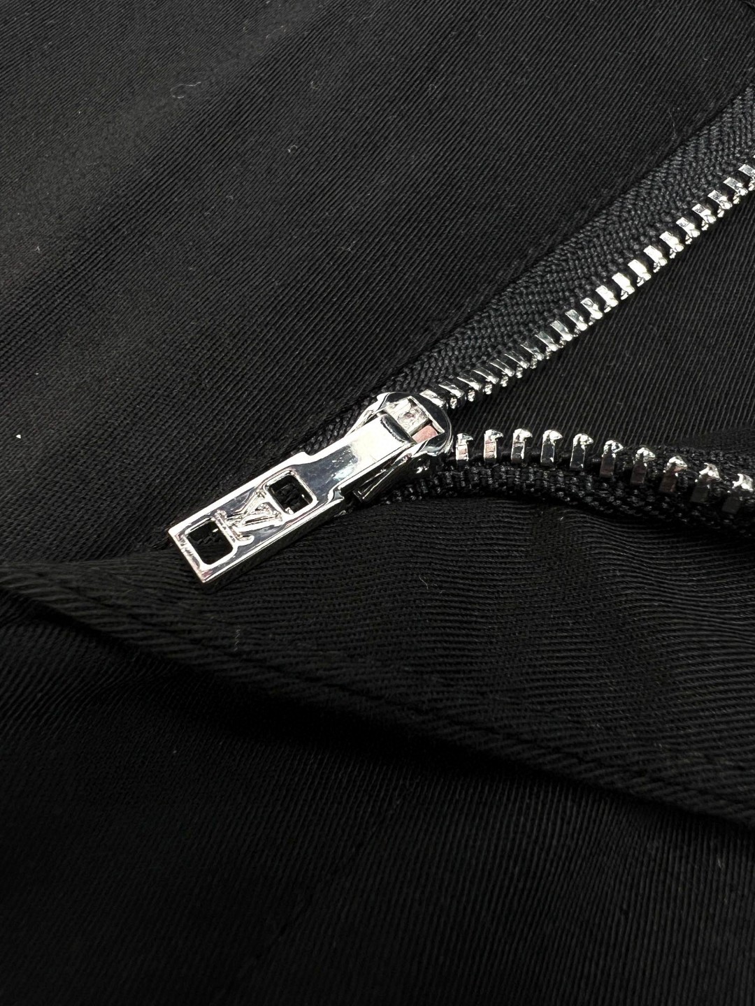 LOUIS VUITTON 路易威登 纯色植绒工装裤 休闲裤 裤子 长裤 男款 黑色 1AFATD