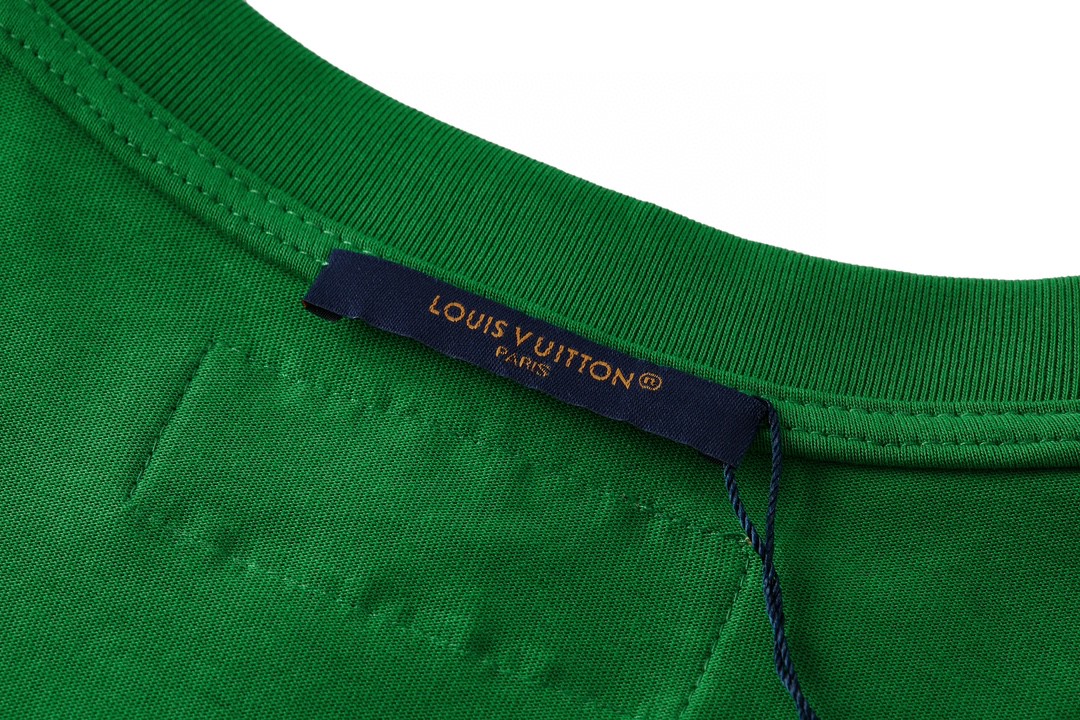 LOUIS VUITTON 路易威登 浮雕字母logo压花 套头 圆领 短袖 T 恤 上衣 夏款 绿色 1A96WY