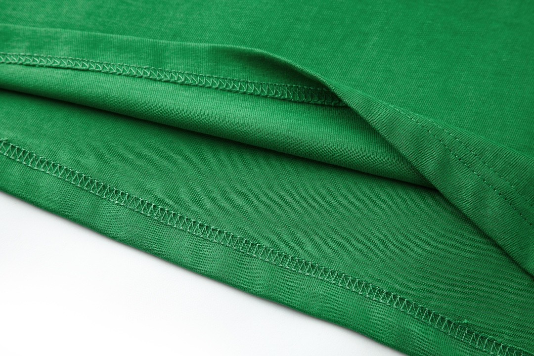 LOUIS VUITTON 路易威登 浮雕字母logo压花 套头 圆领 短袖 T 恤 上衣 夏款 绿色 1A96WY