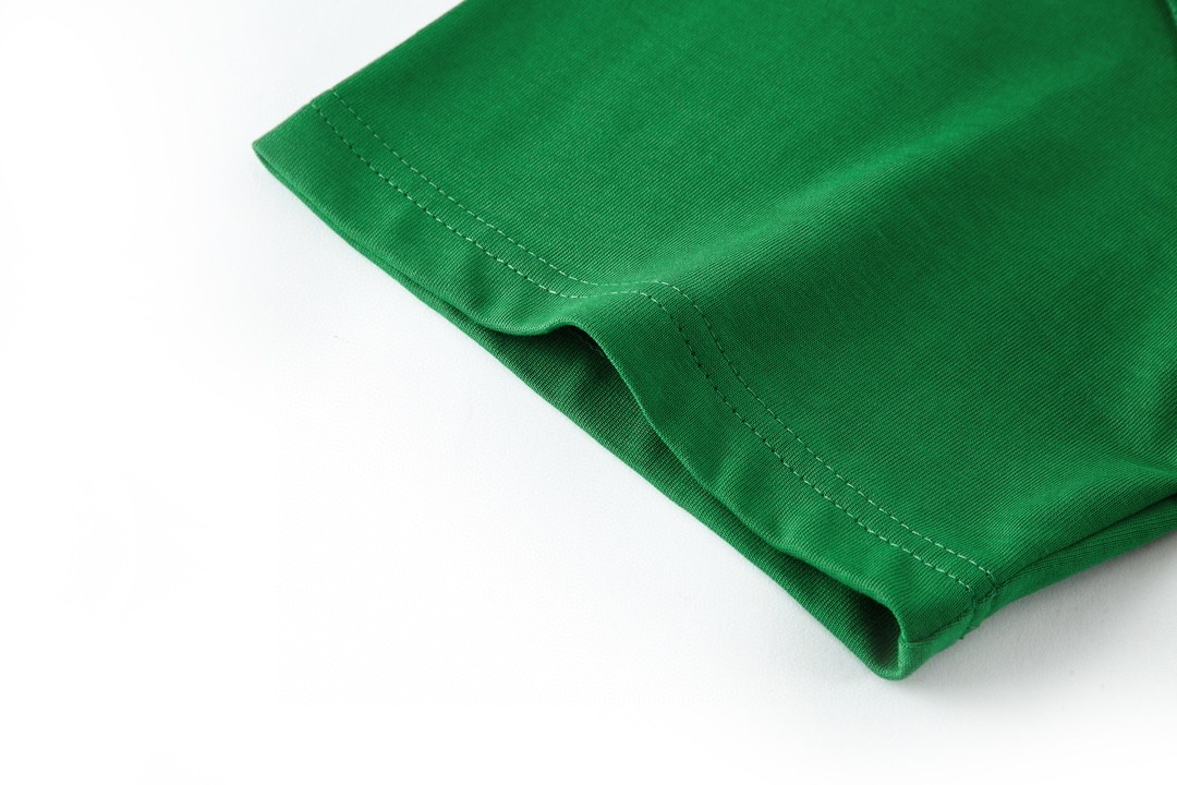 LOUIS VUITTON 路易威登 浮雕字母logo压花 套头 圆领 短袖 T 恤 上衣 夏款 绿色 1A96WY