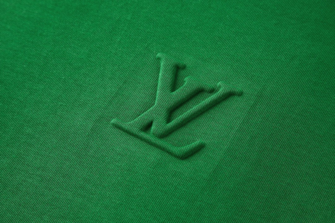LOUIS VUITTON 路易威登 浮雕字母logo压花 套头 圆领 短袖 T 恤 上衣 夏款 绿色 1A96WY