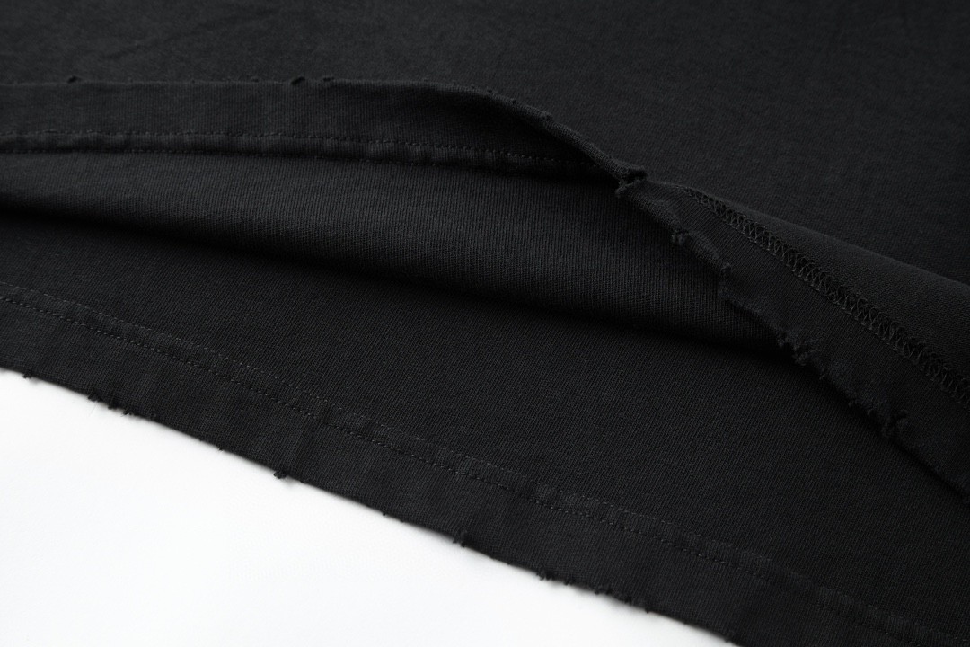 Balenciaga 巴黎世家 字母logo印花 做旧破洞短袖 T 恤 圆领 夏季 黑色 787358TQVG11569