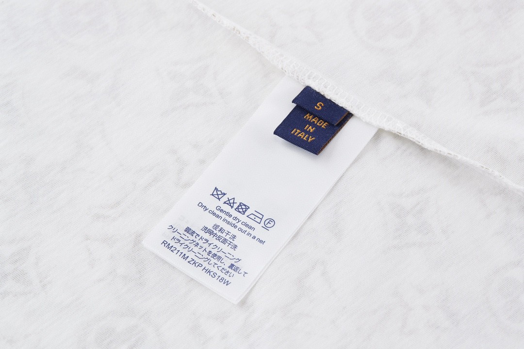 LOUIS VUITTON 路易威登 字母logo满印 套头 圆领 短袖 T 恤 上衣 夏款 米色 1ABJEA
