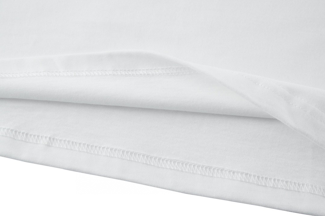 LOUIS VUITTON 路易威登 浮雕字母logo压花 套头 圆领 短袖 T 恤 上衣 夏款 白色 1AA5E0