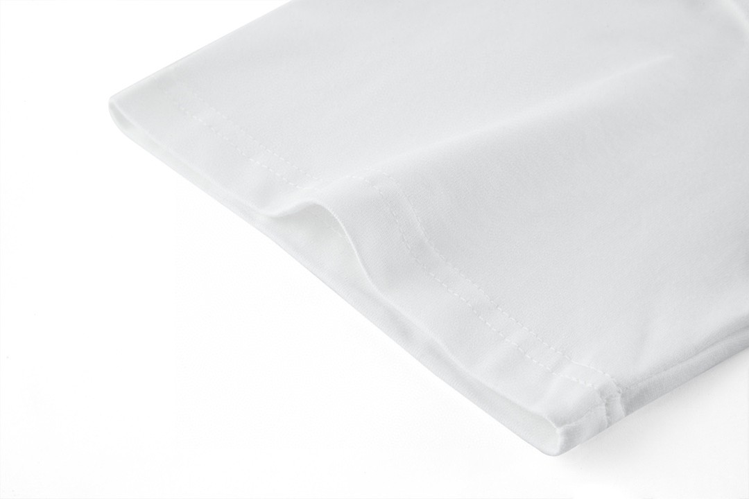 LOUIS VUITTON 路易威登 浮雕字母logo压花 套头 圆领 短袖 T 恤 上衣 夏款 白色 1AA5E0