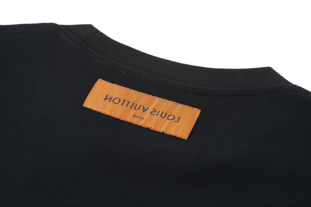 LOUIS VUITTON 路易威登 浮雕字母logo压花 套头 圆领 短袖 T 恤 上衣 夏款 黑色 1A96WN