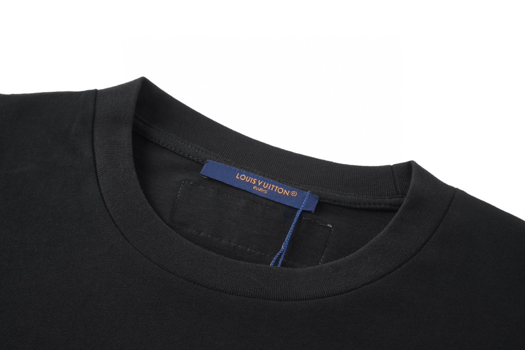 LOUIS VUITTON 路易威登 浮雕字母logo压花 套头 圆领 短袖 T 恤 上衣 夏款 黑色 1A96WN