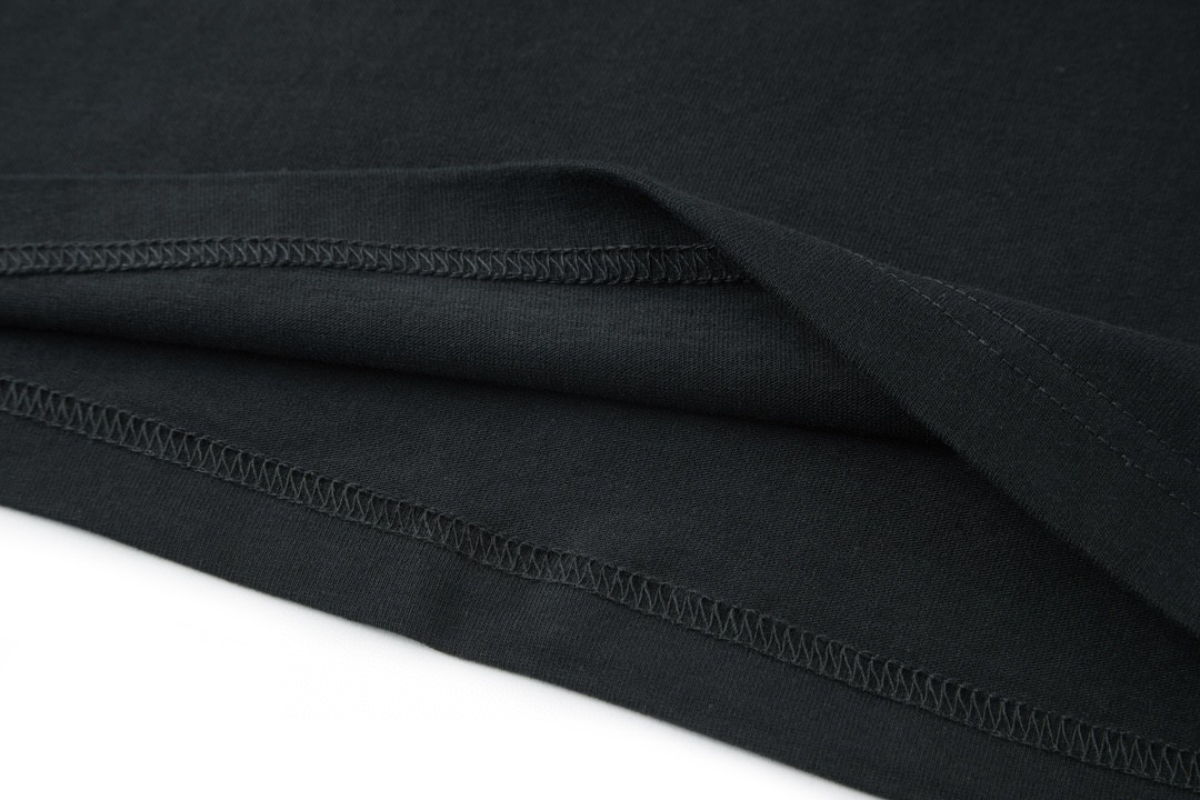 LOUIS VUITTON 路易威登 胸口金砖字母logo印花 套头 圆领 短袖 T 恤 上衣 夏款 黑色 