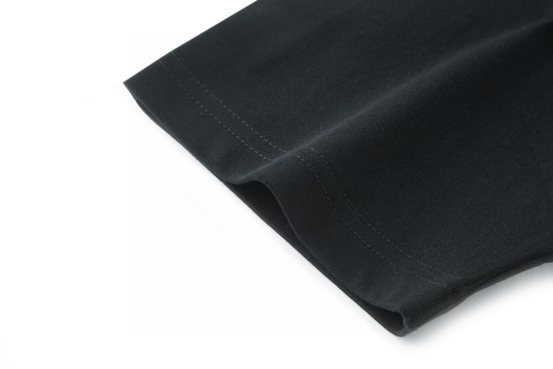 LOUIS VUITTON 路易威登 胸口金砖字母logo印花 套头 圆领 短袖 T 恤 上衣 夏款 黑色 