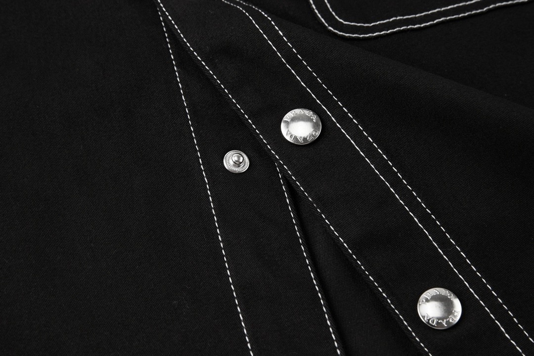 PRADA 普拉达 纯色logo徽标 牛仔衬衫 外套 长袖 黑色 SC696108IF0002