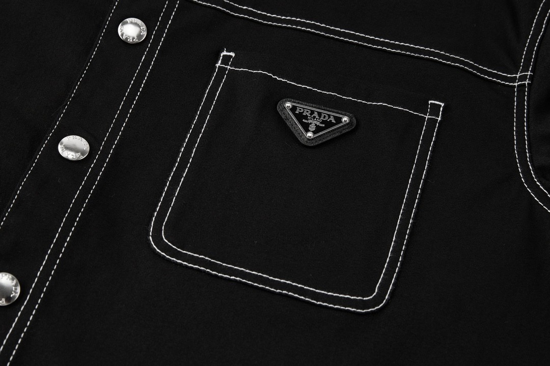 PRADA 普拉达 纯色logo徽标 牛仔衬衫 外套 长袖 黑色 SC696108IF0002