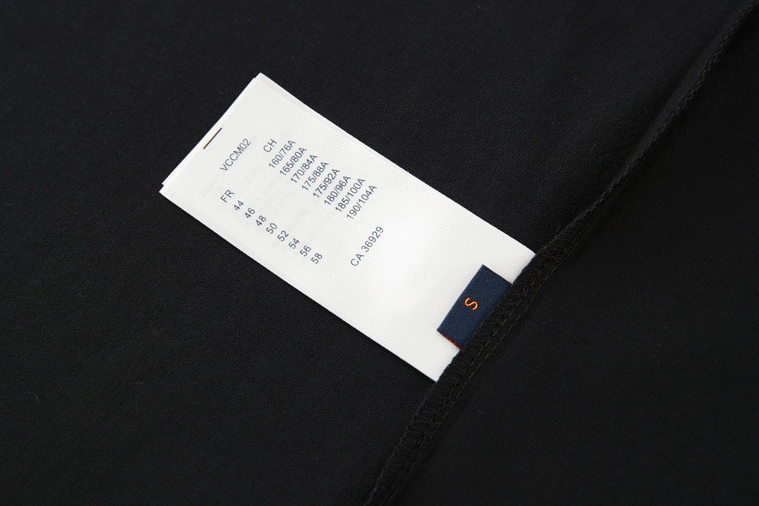 LOUIS VUITTON 路易威登 字母logo印花刺绣小狗图案 套头 圆领 短袖 T 恤 上衣 黑色 1AFQ67