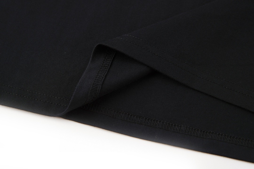 LOUIS VUITTON 路易威登 字母logo印花刺绣小狗图案 套头 圆领 短袖 T 恤 上衣 黑色 1AFQ67