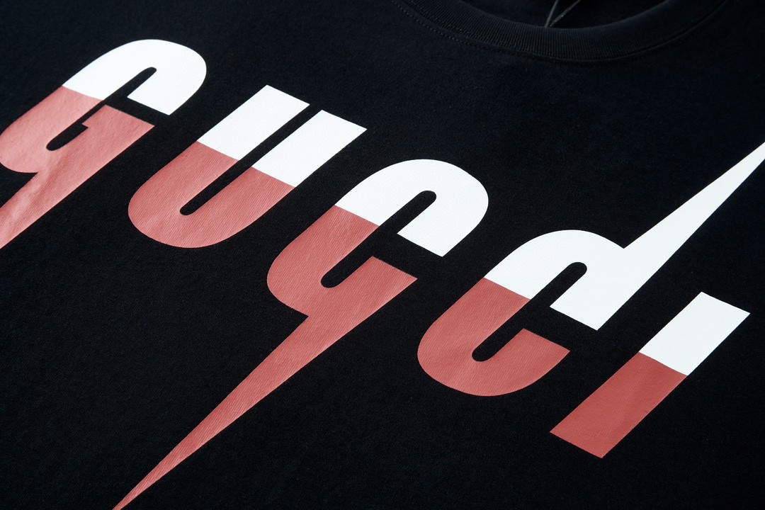 GUCCI 古驰 闪电拼色字母logo印花 短袖 T恤 圆领 套头 夏季 黑色 565806-XJAZY-1141