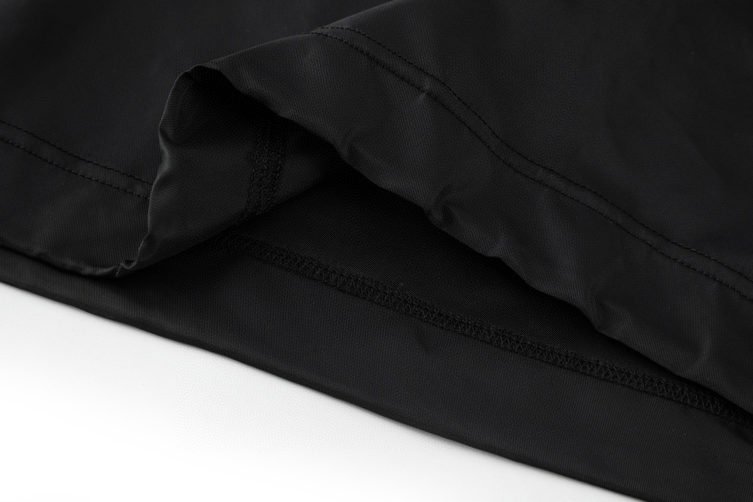 PRADA 普拉达 纯色尼龙拼接 圆领 短袖 T恤 黑色