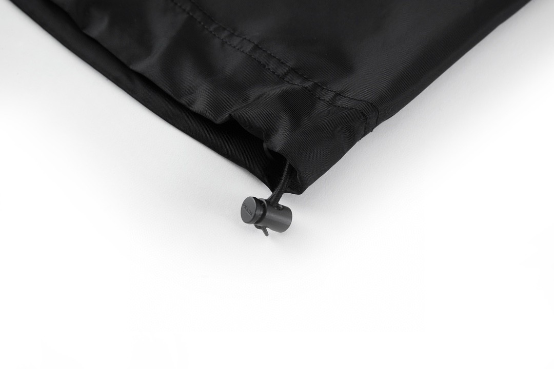 PRADA 普拉达 纯色尼龙拼接 圆领 短袖 T恤 黑色