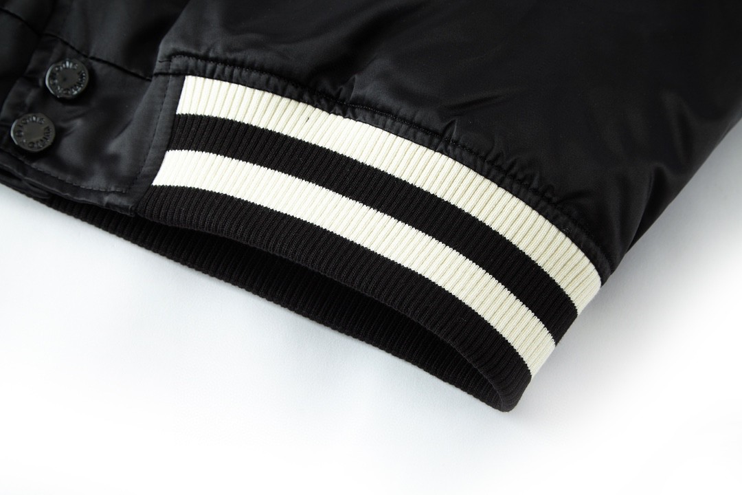 LOUIS VUITTON 路易威登 SS24 菲董联名系列 条纹字母刺绣水钻夹克 外套 棒球服 棉服 黑色 1AFHWP
