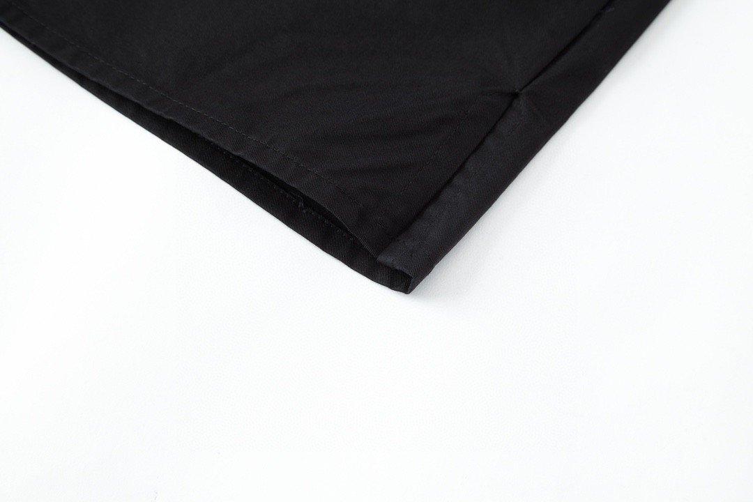 LOUIS VUITTON 路易威登 巴黎铁塔刺绣图案衬衫 短袖 上衣 夏款 黑色 1AFJHR