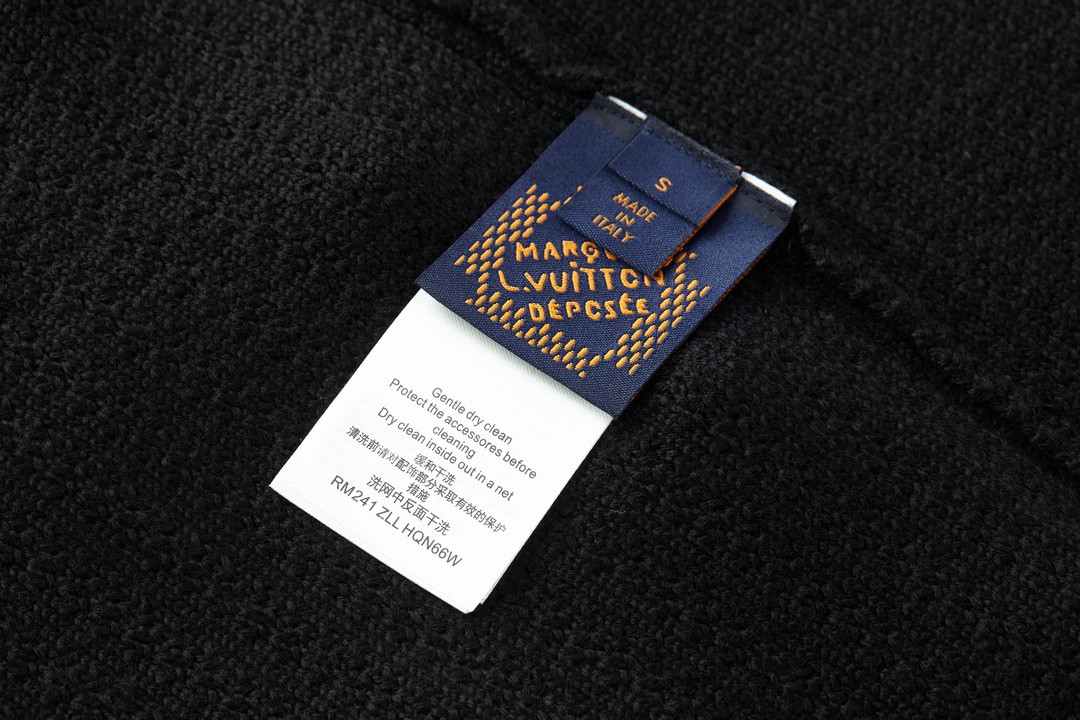 LOUIS VUITTON 路易威登 SS24 菲董联名系列纯色V领珍珠扣马甲 针织衫 背心 黑色 1AFIVD