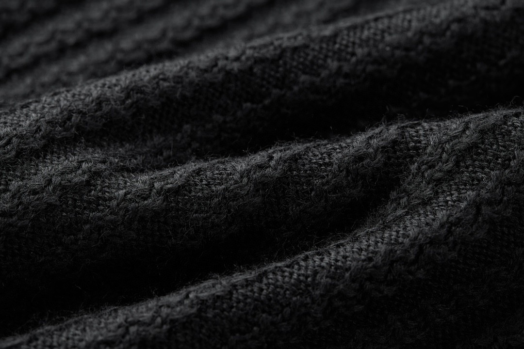 LOUIS VUITTON 路易威登 SS24 菲董联名系列纯色V领珍珠扣马甲 针织衫 背心 黑色 1AFIVD