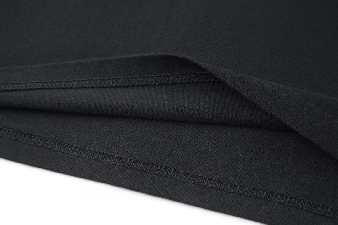 Balenciaga 巴黎世家 胶带遮挡字母logo印花短袖 T 恤 圆领 夏季 黑色 641675TNVG11089