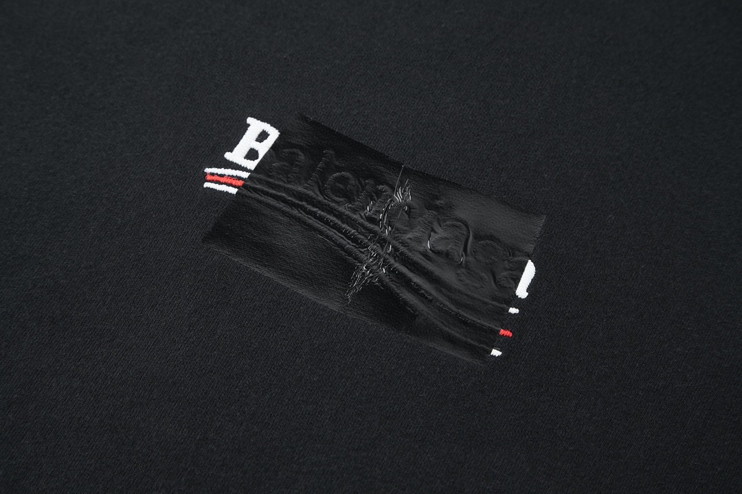 Balenciaga 巴黎世家 胶带遮挡字母logo印花短袖 T 恤 圆领 夏季 黑色 641675TNVG11089