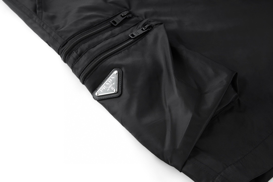 PRADA 普拉达 纯色大口袋拉链工装裤 裤子 短裤 黑色 