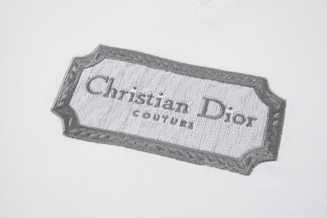 DIOR 迪奥 铭牌字母刺绣Logo标语 圆领 T恤 短袖 夏季 白色 343J696C0554-C088