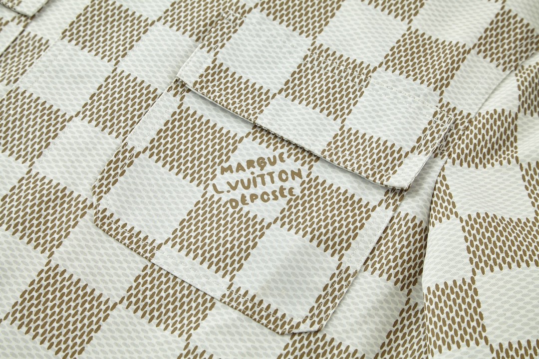 LOUIS VUITTON 路易威登 SS24 棋盘格翻领系扣翻袋工装夹克 外套 象牙白色 1AFJBM