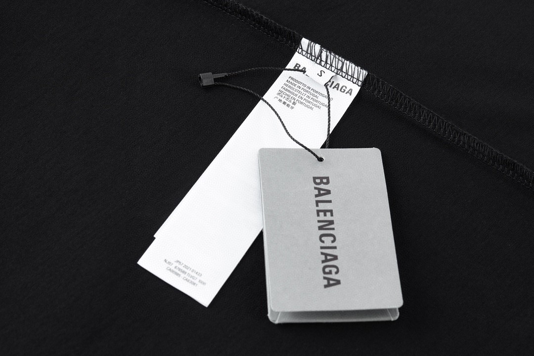 Balenciaga 巴黎世家 做旧破洞梵文字母logo印花短袖 T 恤 圆领 夏季 黑色 764235TQVJ81569