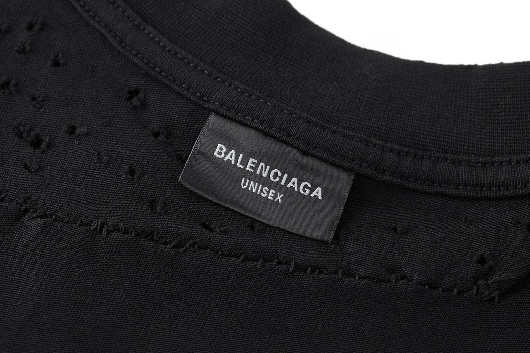 Balenciaga 巴黎世家 做旧破洞梵文字母logo印花短袖 T 恤 圆领 夏季 黑色 764235TQVJ81569