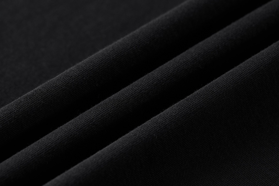 PRADA 普拉达 纯色领口小字母logo短袖 圆领 T恤 黑色